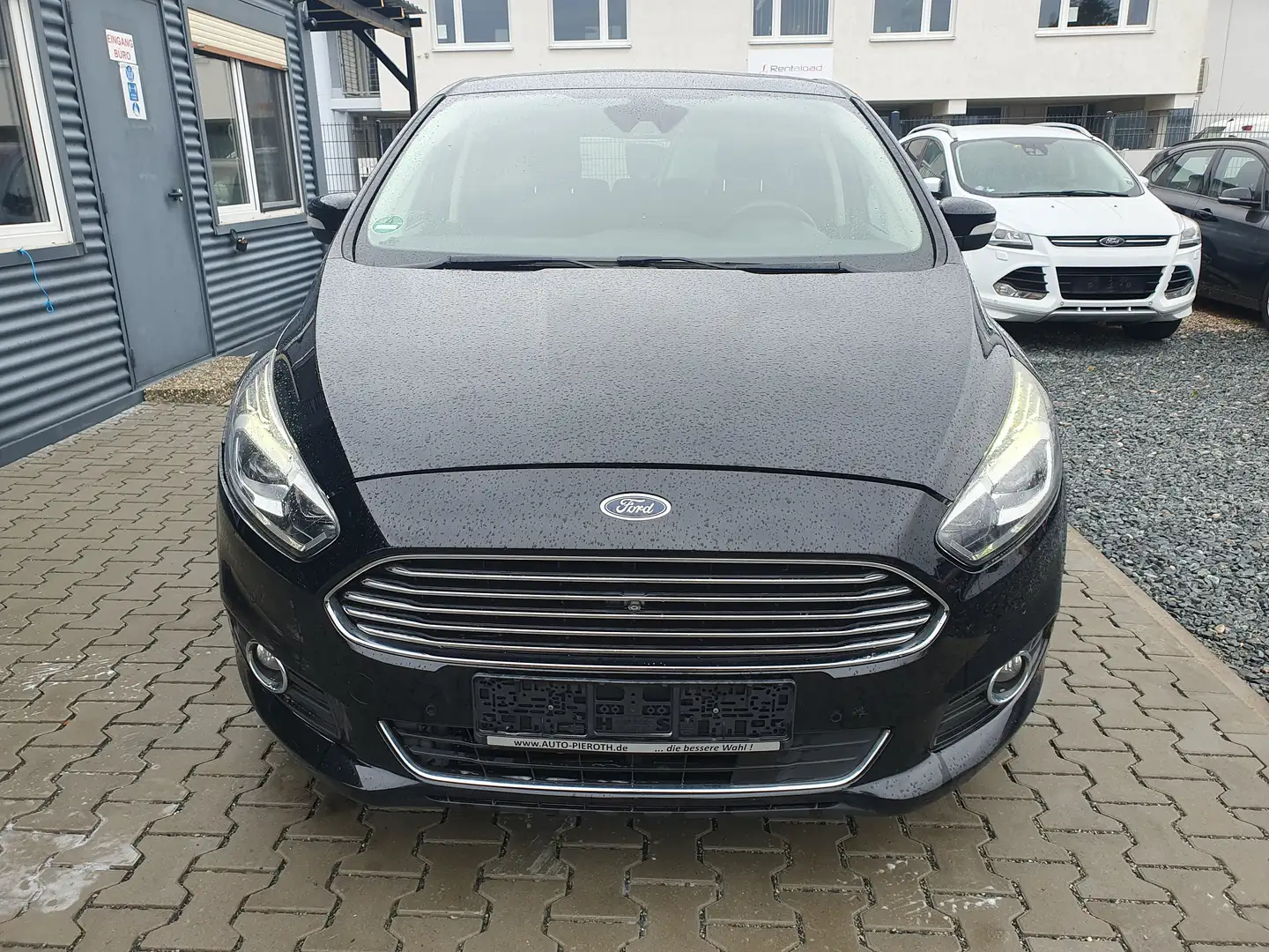 Ford S-Max Titanium Schwarz - 1
