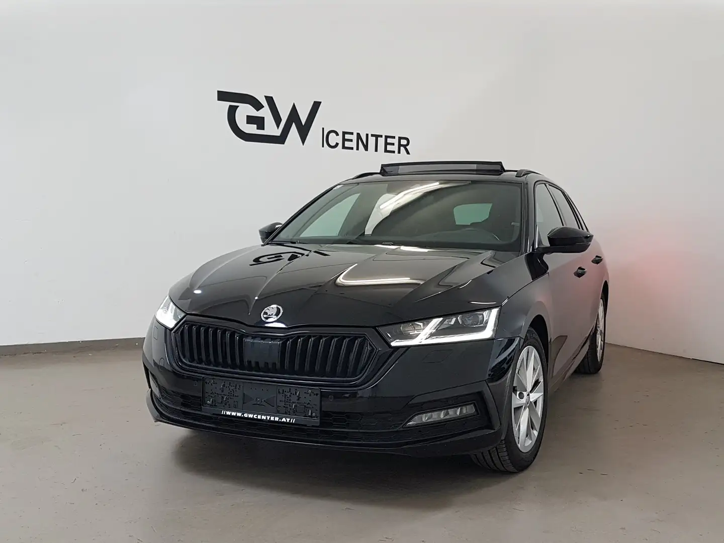 Skoda Octavia Combi 2,0 TDI DSG Sport Matrix Panorama Schwarz - 2