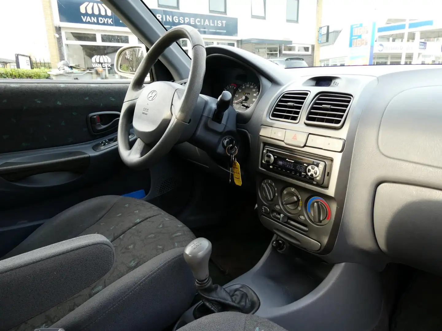 Hyundai ACCENT 1.5i GS 90pk Semi-Classic 3-drs Airco Nette auto Y Gelb - 2