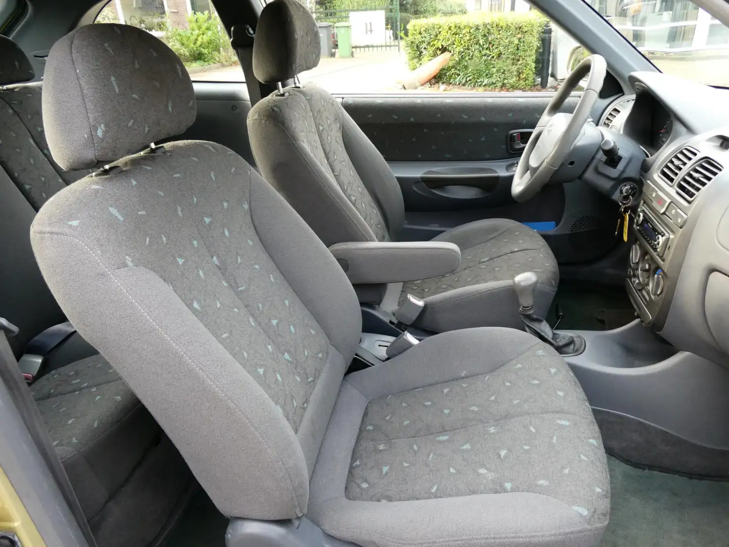 Hyundai ACCENT 1.5i GS 90pk Semi-Classic 3-drs Airco Nette auto Y Gelb - 2