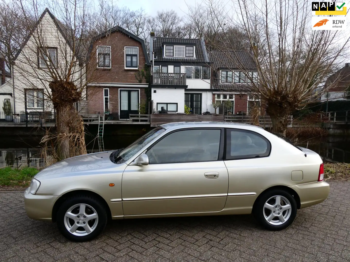 Hyundai ACCENT 1.5i GS 90pk Semi-Classic 3-drs Airco Nette auto Y Gelb - 1