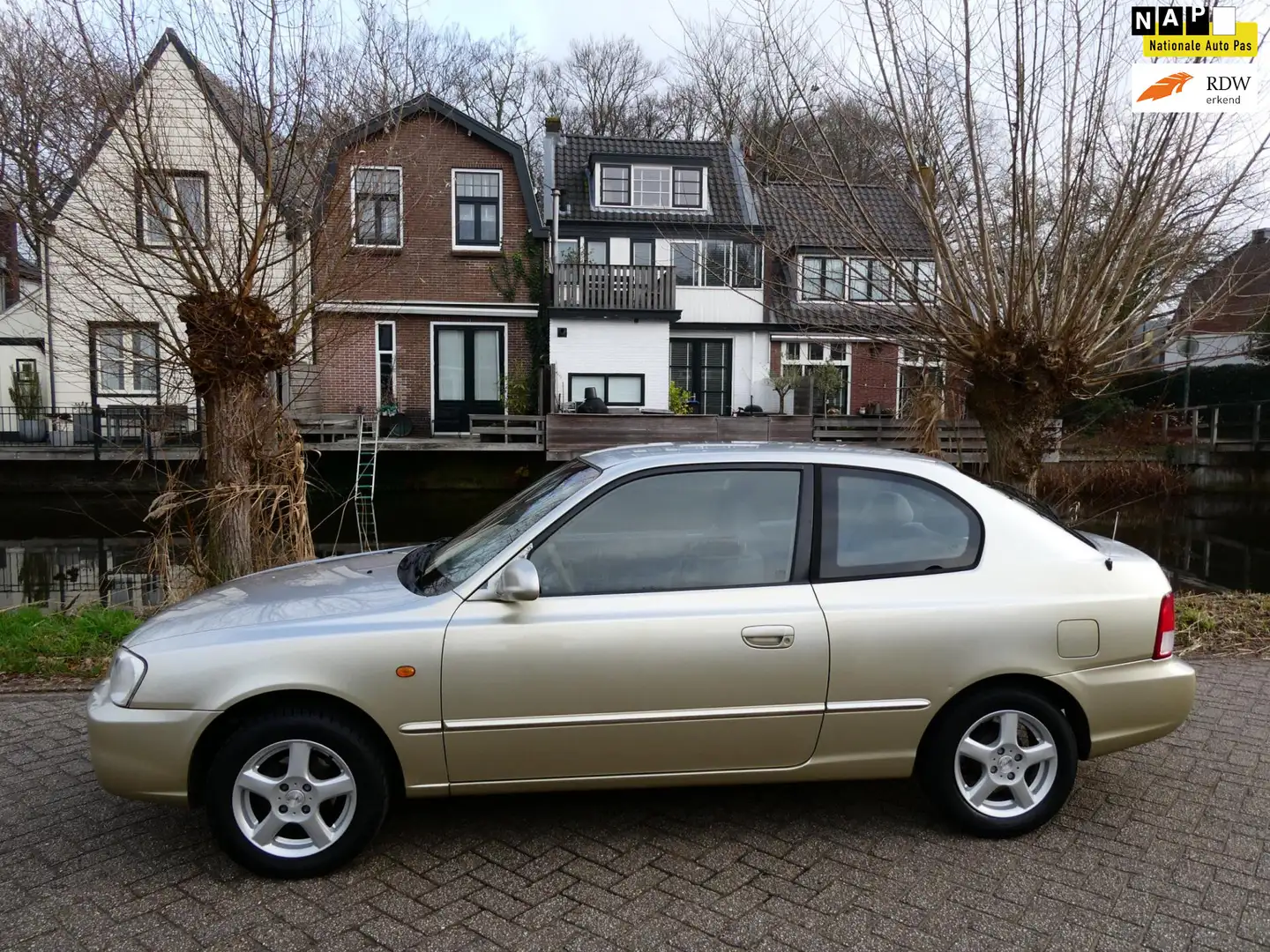 Hyundai ACCENT 1.5i GS 90pk Semi-Classic 3-drs Airco Nette auto Y Gelb - 1