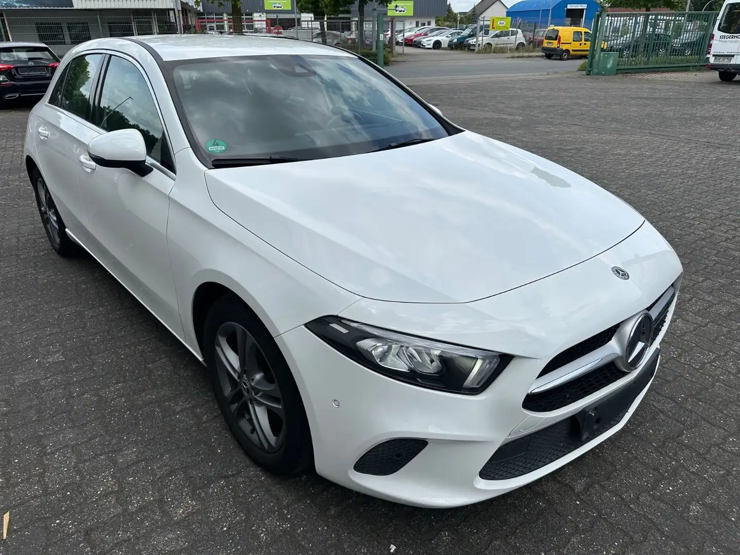 Mercedes-Benz A 200 Progressive Navi LED Kamera Weiß - 2