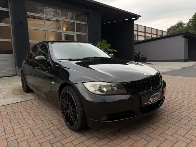 BMW 3 Series view 3