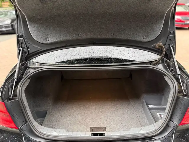 BMW 3 Series view 15