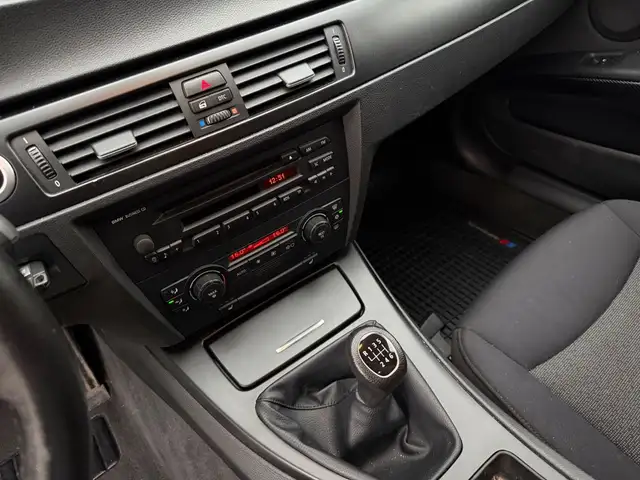 BMW 3 Series view 12