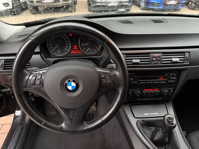 BMW 3 Series view 11