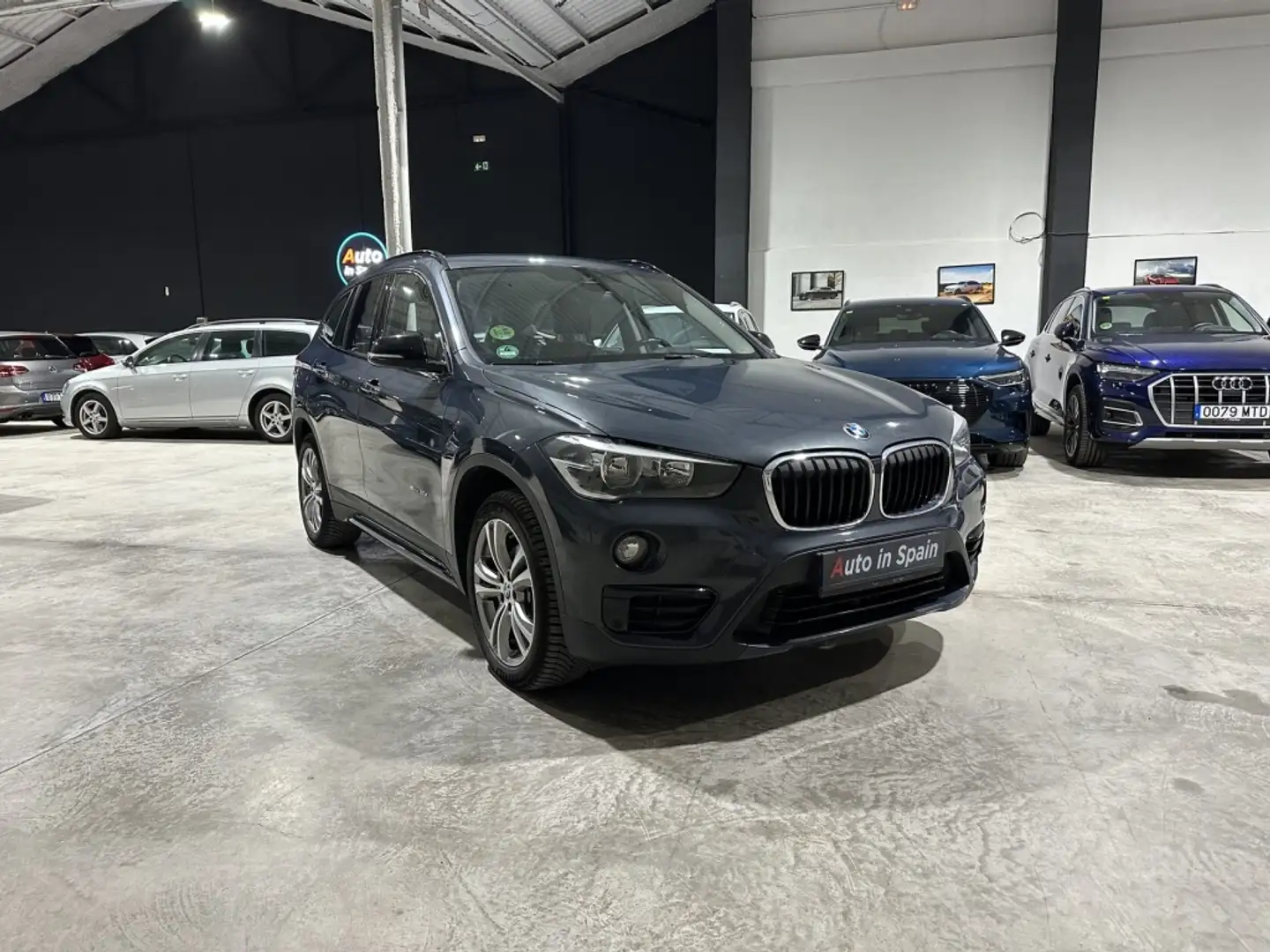 BMW X1 sDrive 18dA Blauw - 1