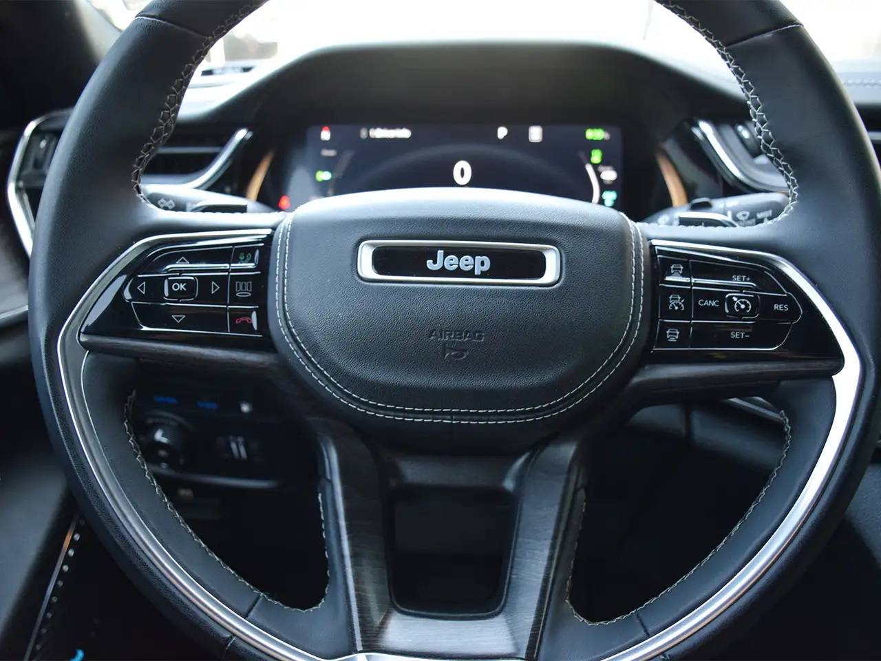 Jeep Grand Cherokee снимка Jeep Grand Cherokee