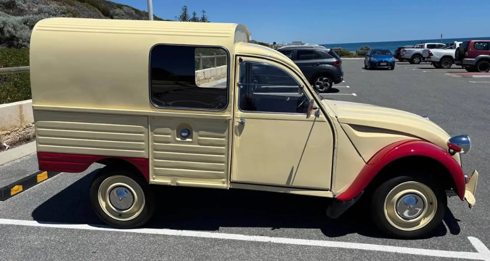 Citroen 2CV Fourgonnette Beige - 2