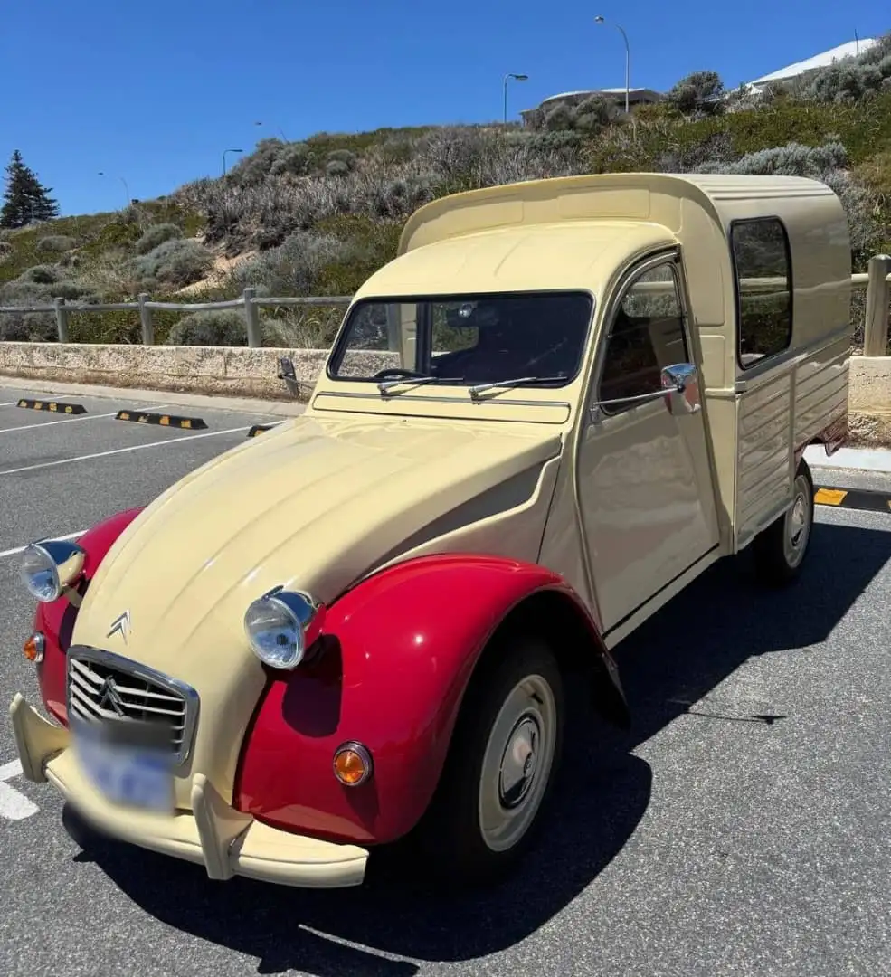 Citroen 2CV Fourgonnette Beige - 1