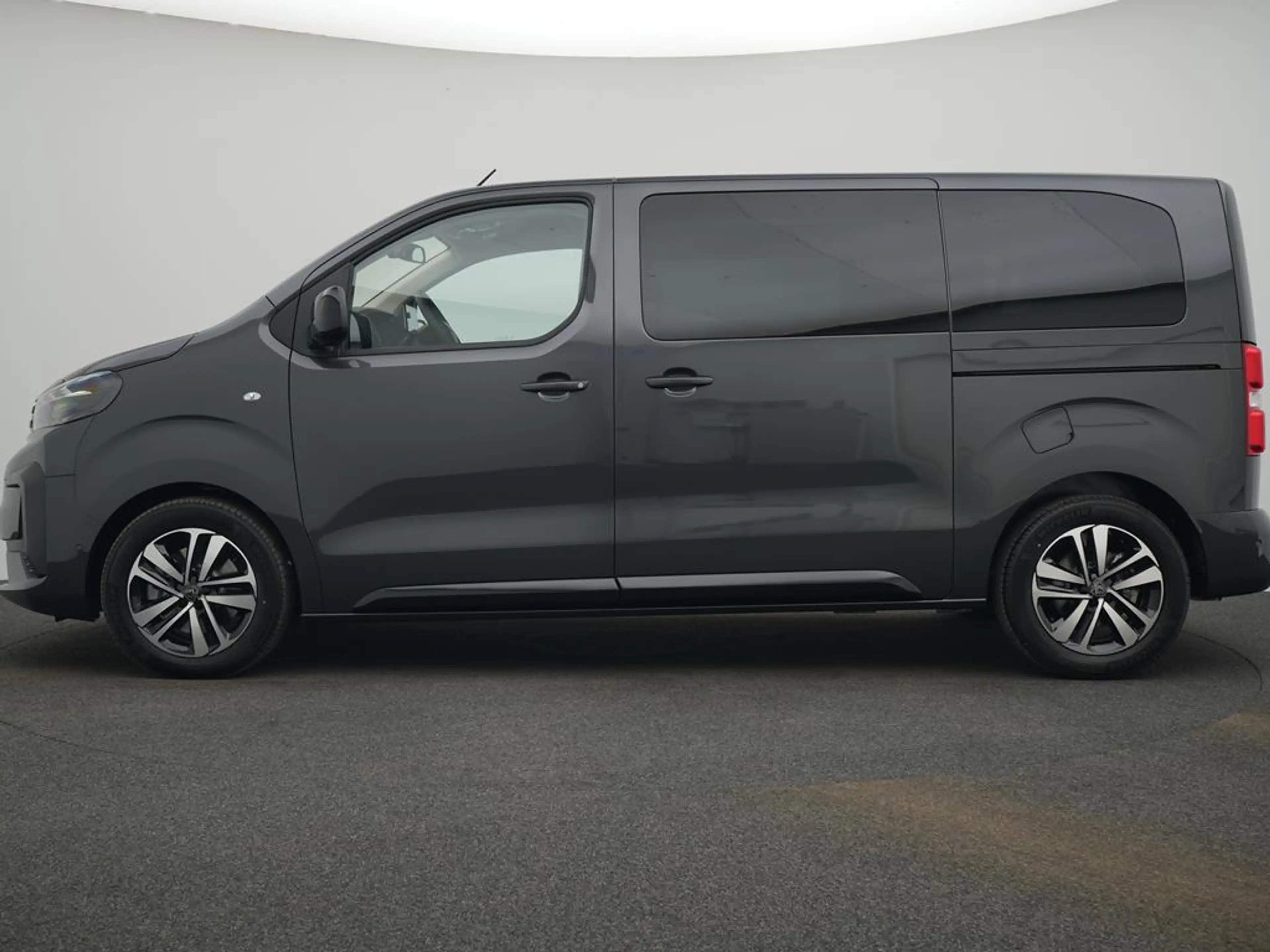 Peugeot Traveller Allure L2 Diesel 180 EAT8 — photo 4