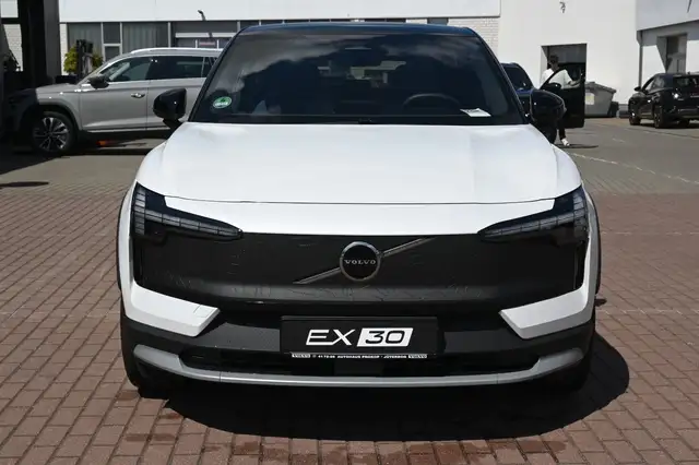 Volvo Ex30 view 9