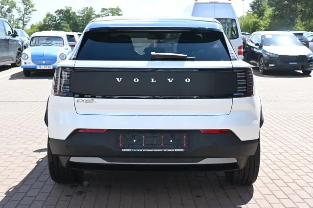Volvo Ex30 view 5