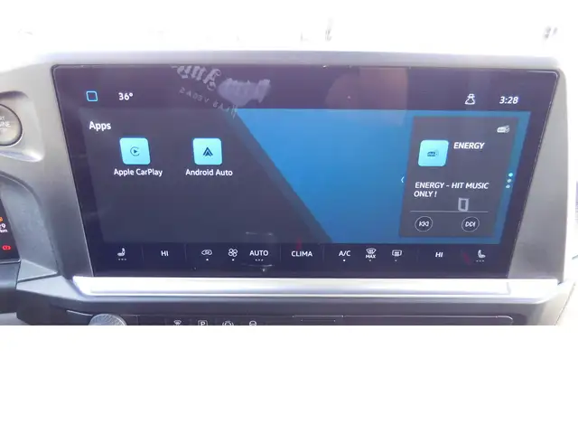 Volkswagen Caravelle view 9