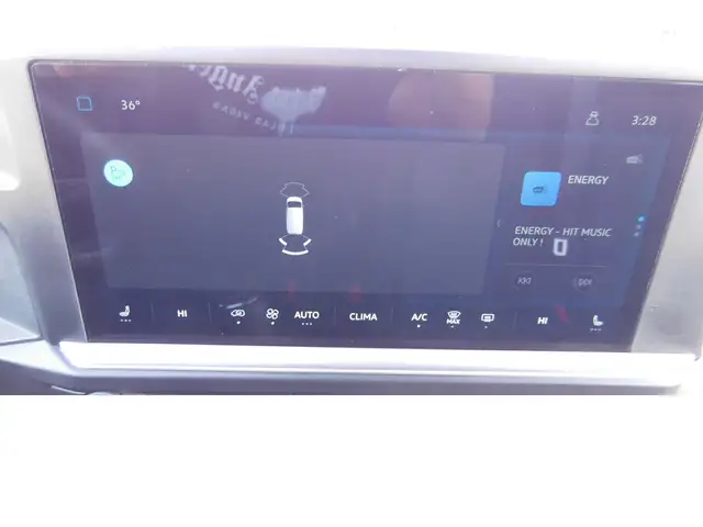 Volkswagen Caravelle view 10