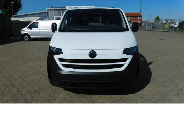 Volkswagen Caravelle view 3