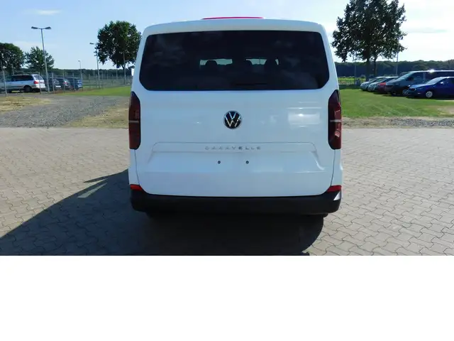 Volkswagen Caravelle view 4