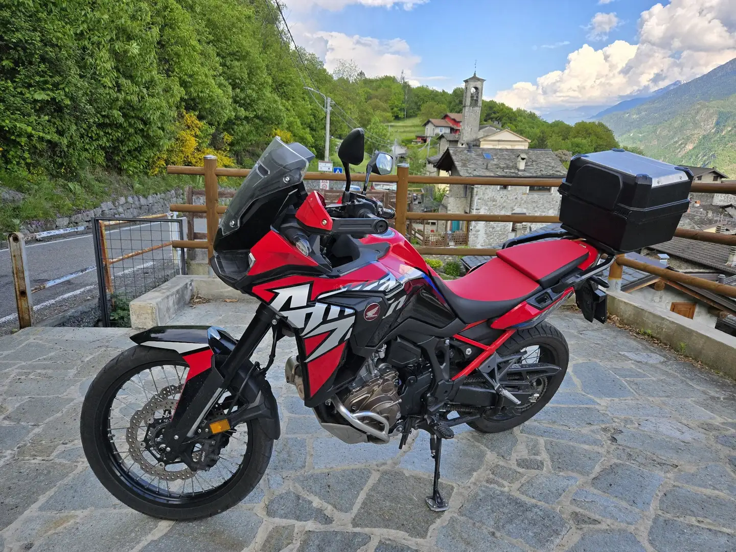 Honda CRF 1100 Rouge - 1