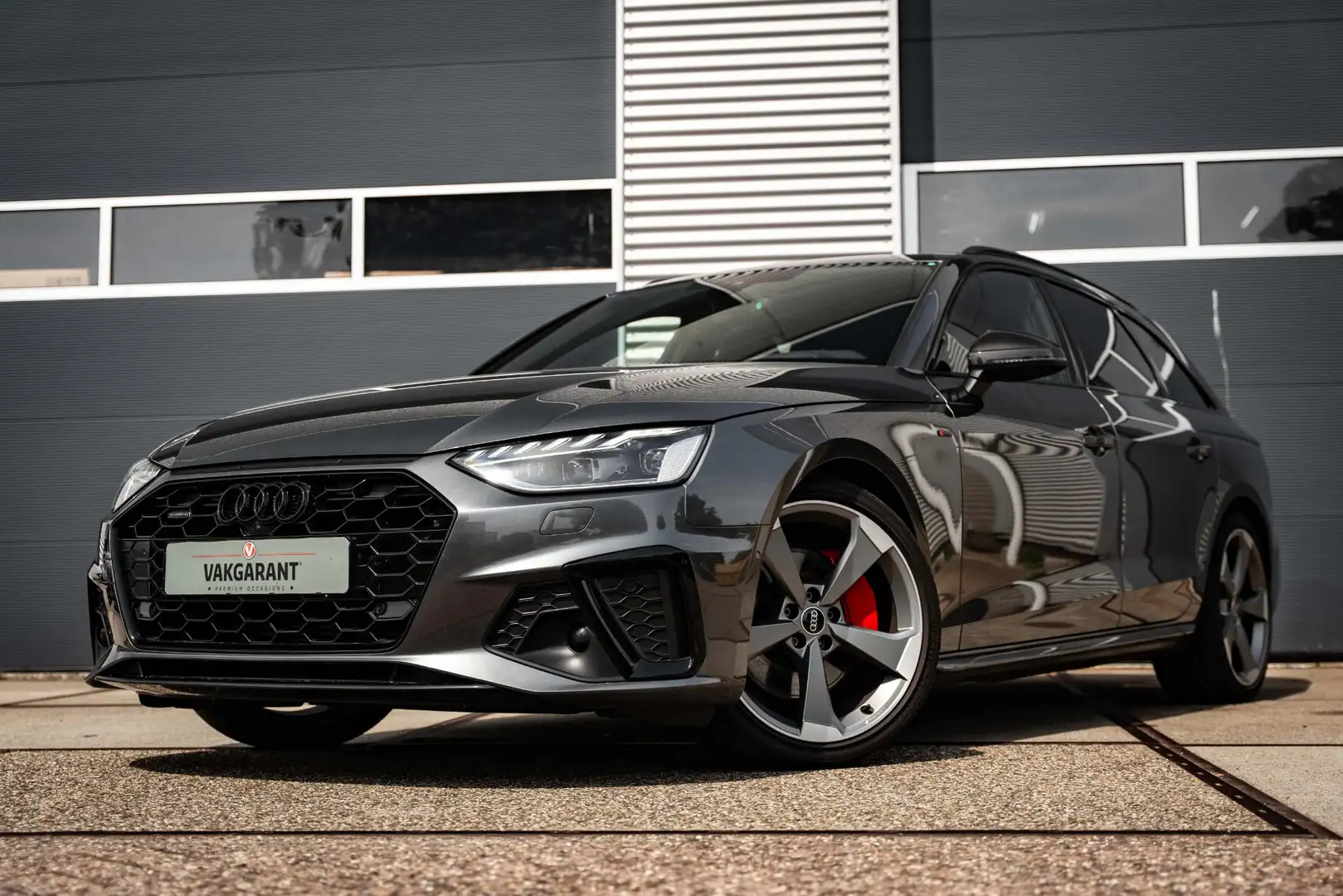 Audi A4 Avant 45 TFSI quattro S edition Competition |RS Ze Grijs - 1