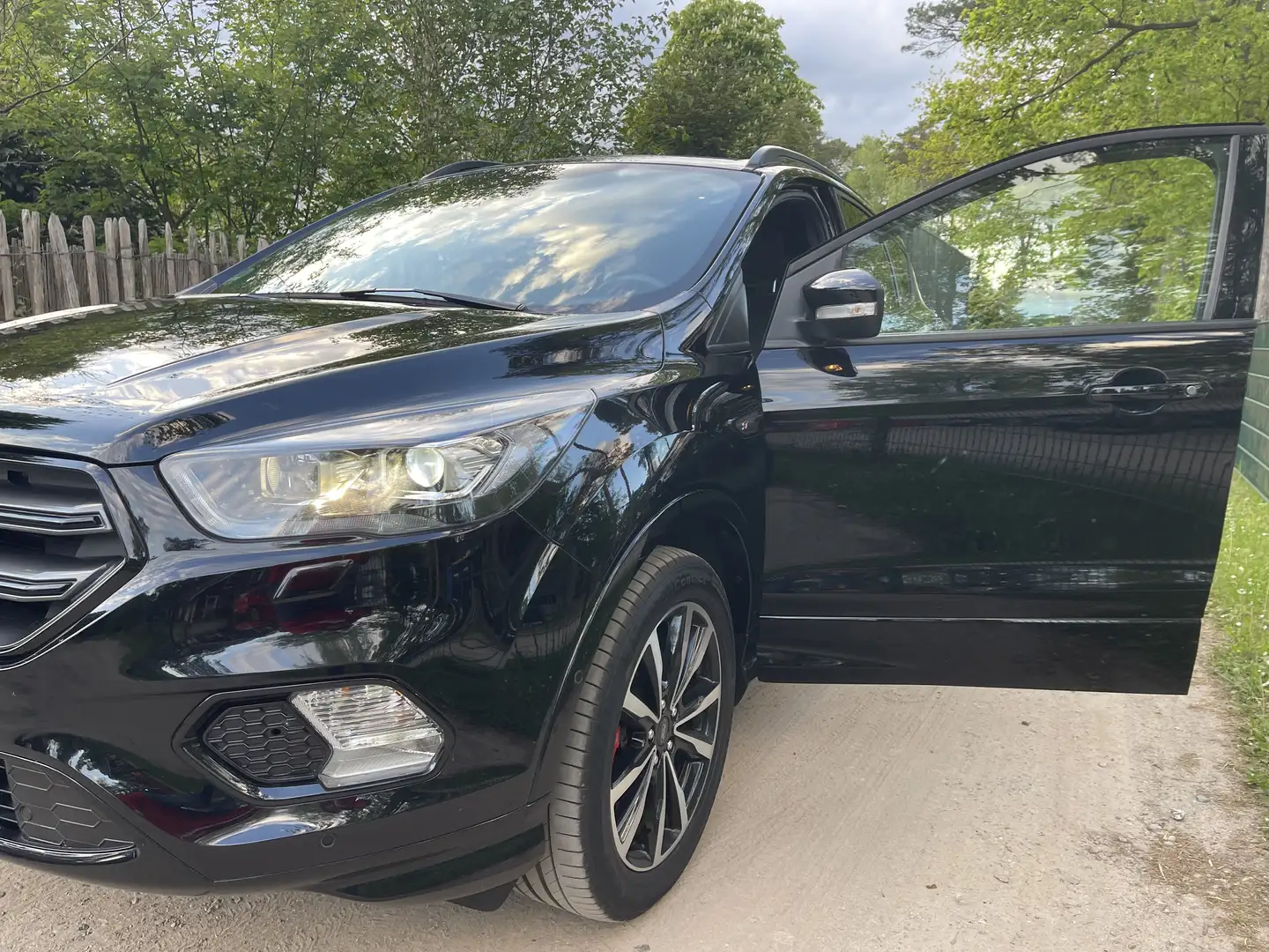 Ford Kuga ST-Line AWD 4x4 Schwarz - 2