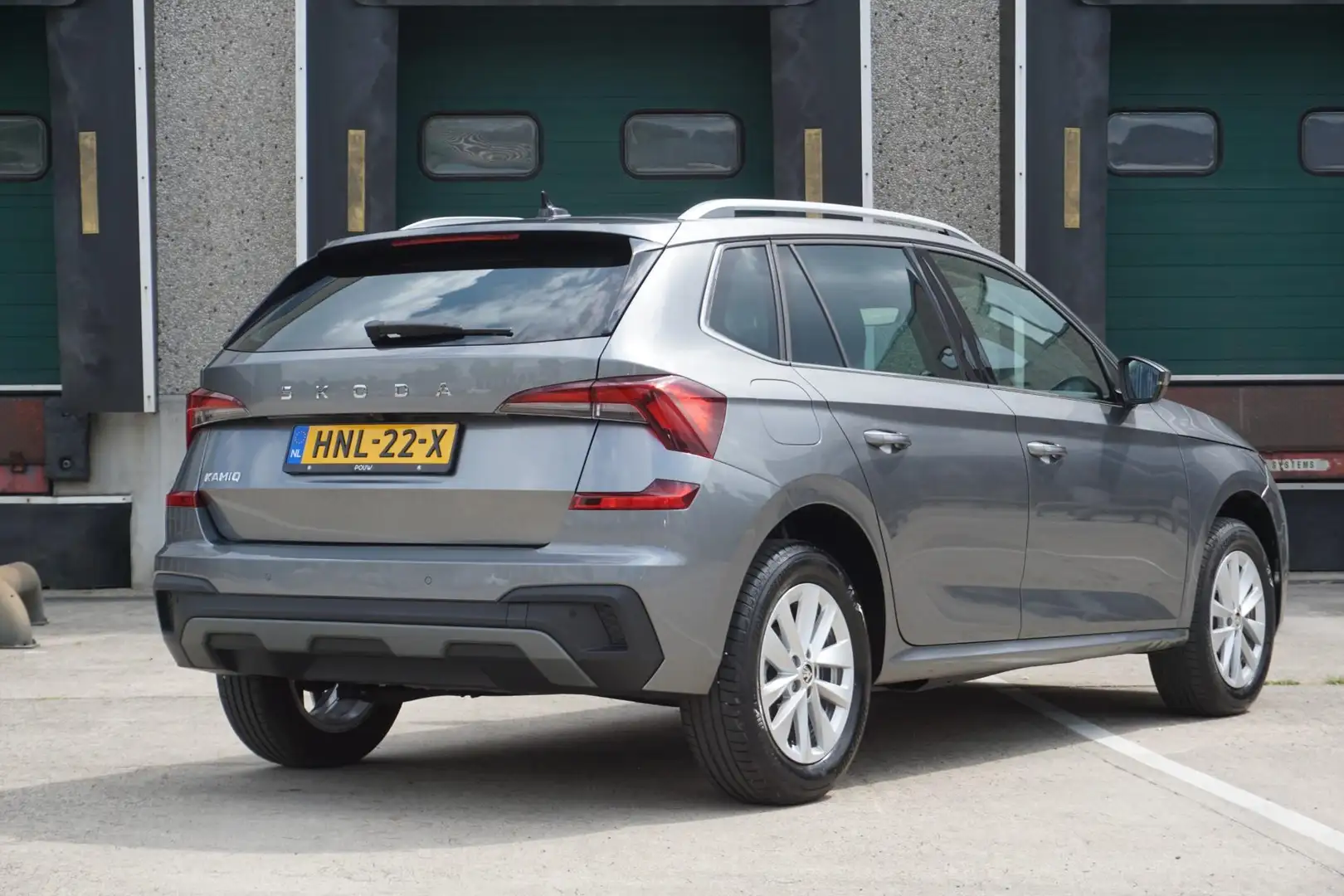 Skoda Kamiq 1.0 TSI 115pk DSG Business Edition | Apple CarPlay Grijs - 2