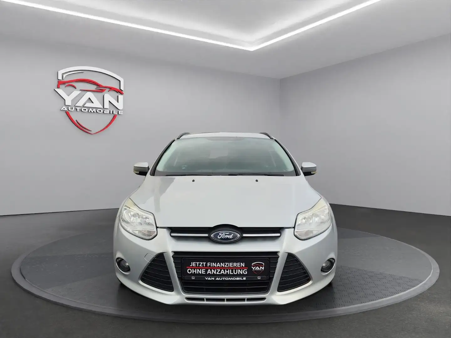 Ford Focus Turnier Trend 1.6 Klima Sitzheizung AHK Grau - 2