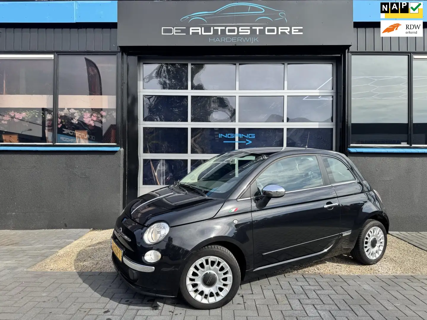 Fiat 500 TwinAir Easy 124000km Airco Lm Velgen Dealer onder Zwart - 1