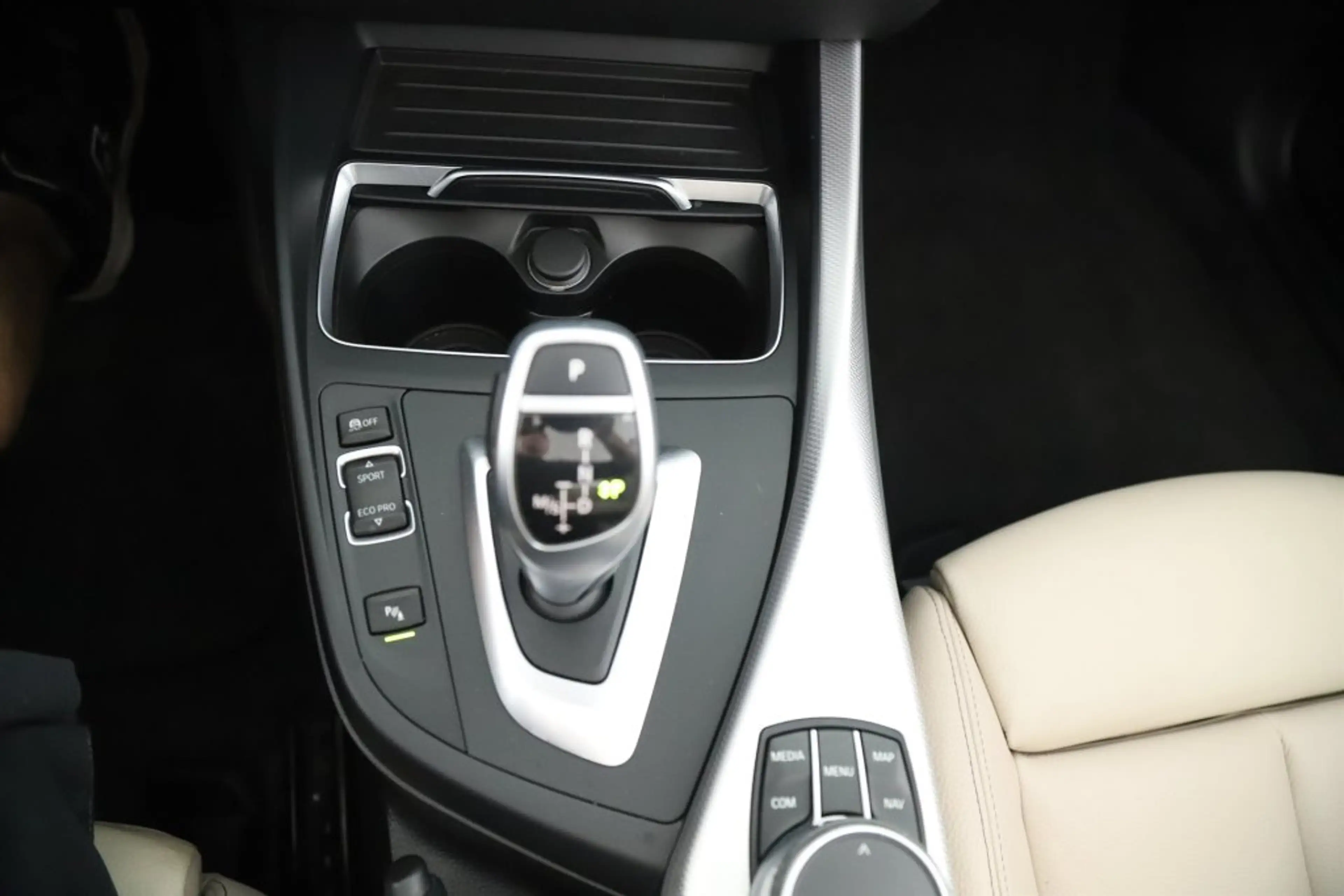 BMW 230 i Cabrio M-SPORT LCI II Autom LEDER LED KAMERA NAVI — photo 13