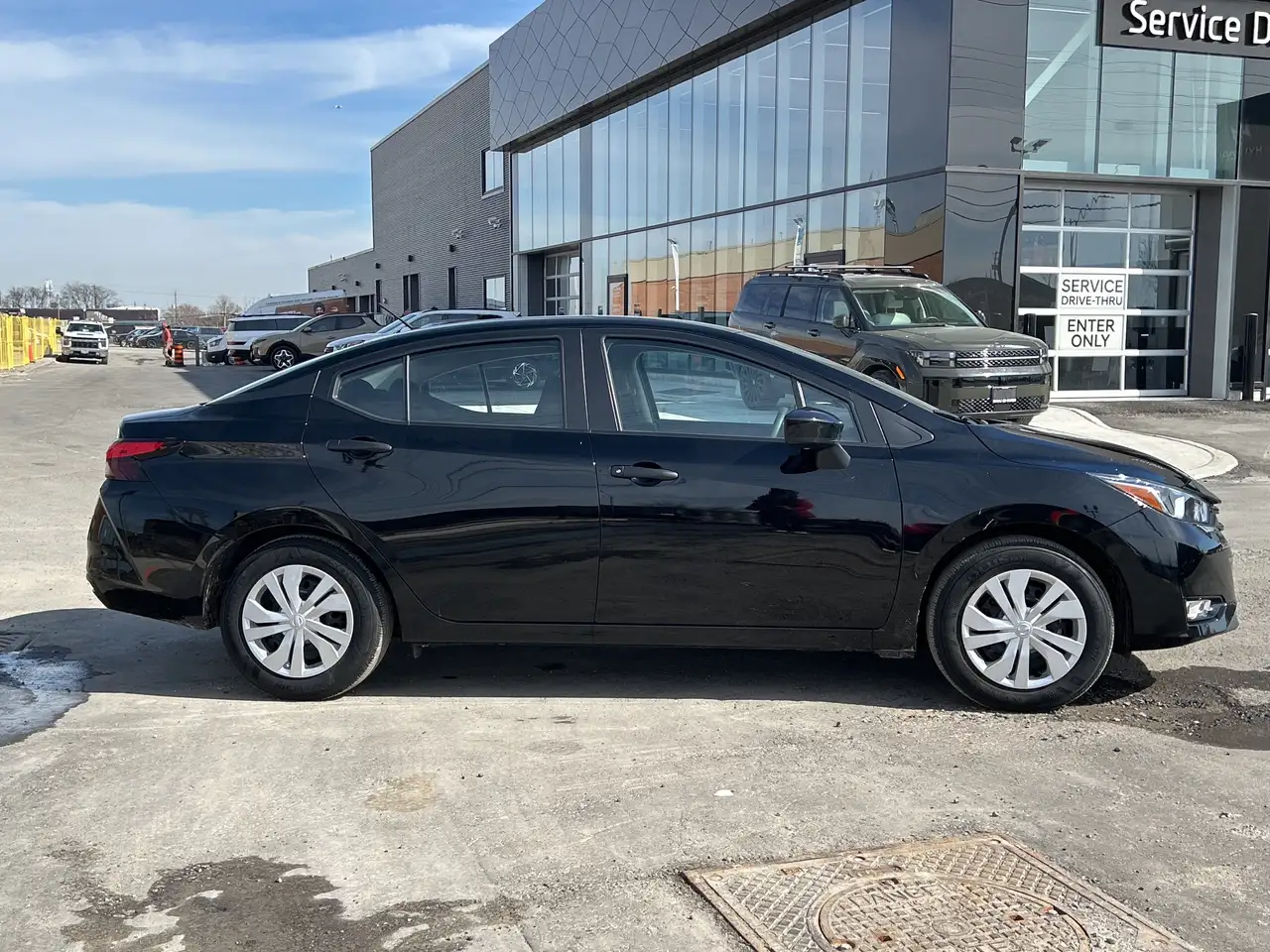 Nissan Versa снимка Nissan Versa