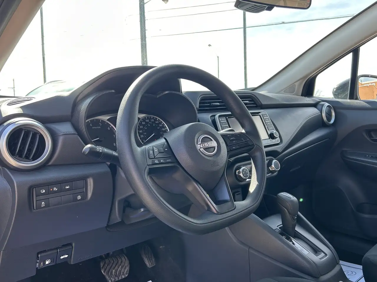 Nissan Versa снимка Nissan Versa
