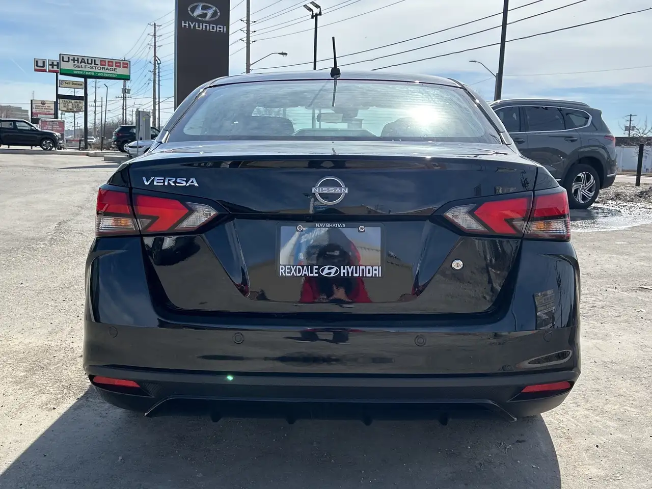 Nissan Versa снимка Nissan Versa