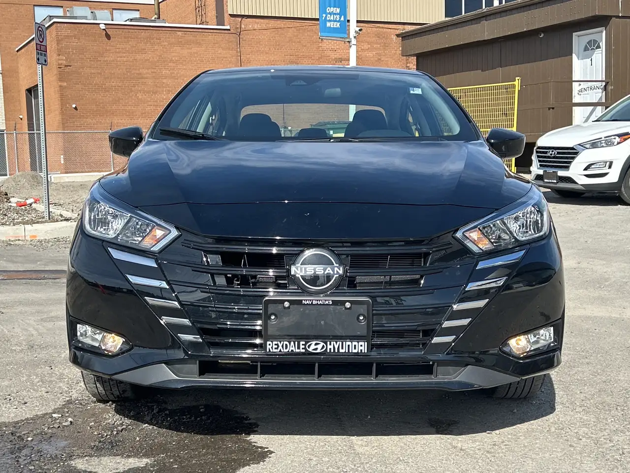 Nissan Versa снимка Nissan Versa