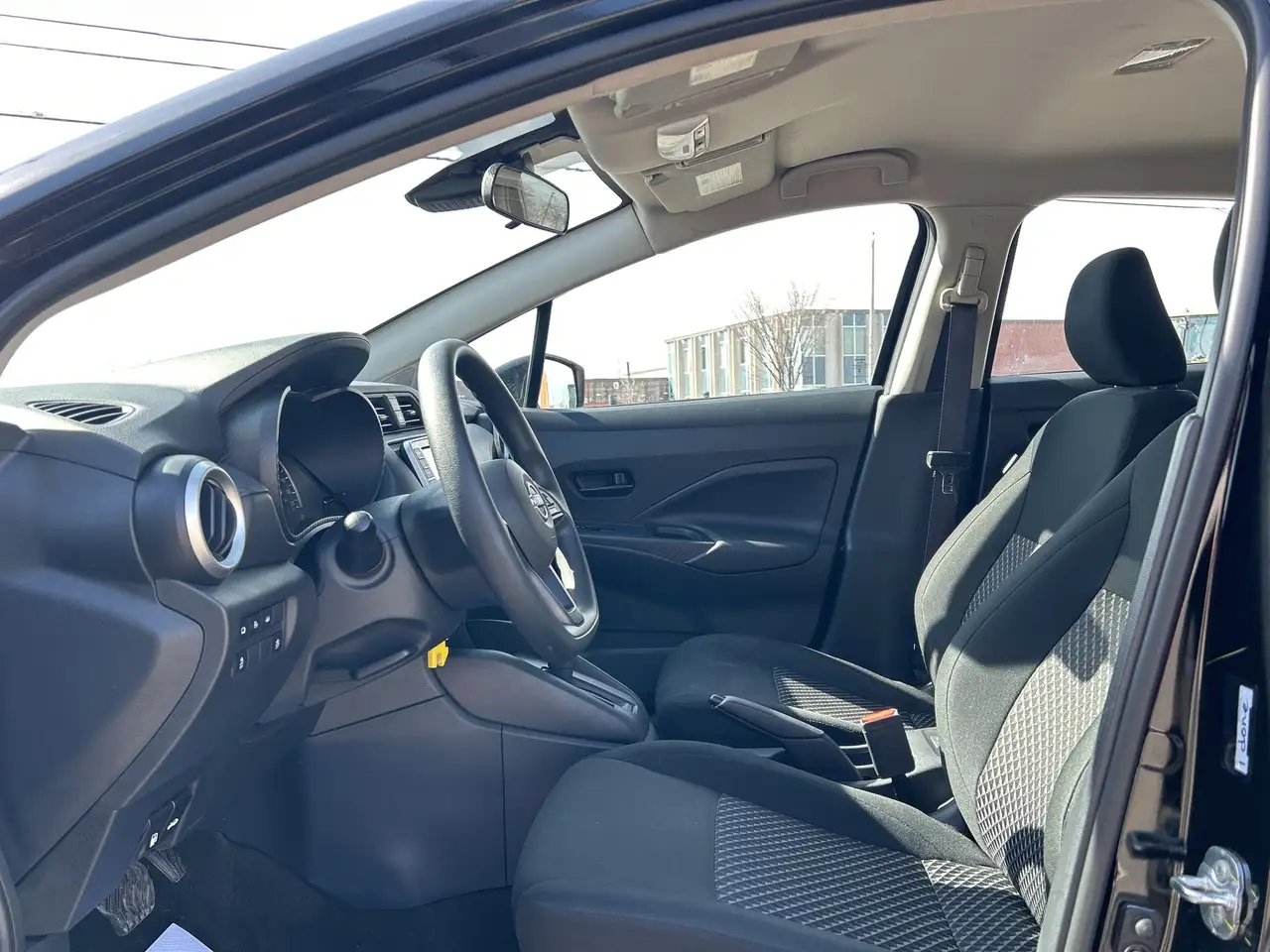 Nissan Versa снимка Nissan Versa