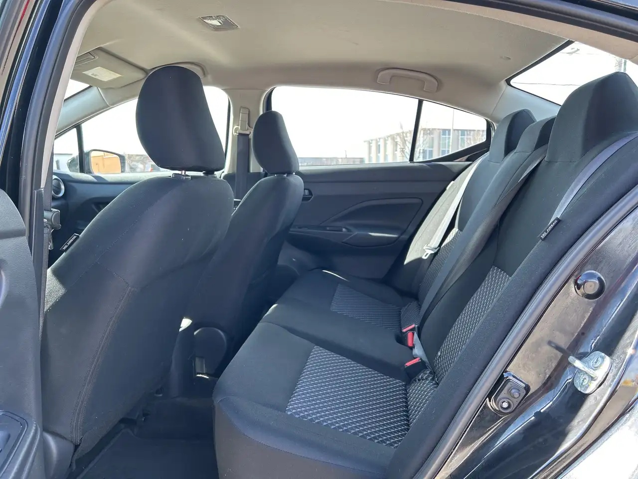 Nissan Versa снимка Nissan Versa