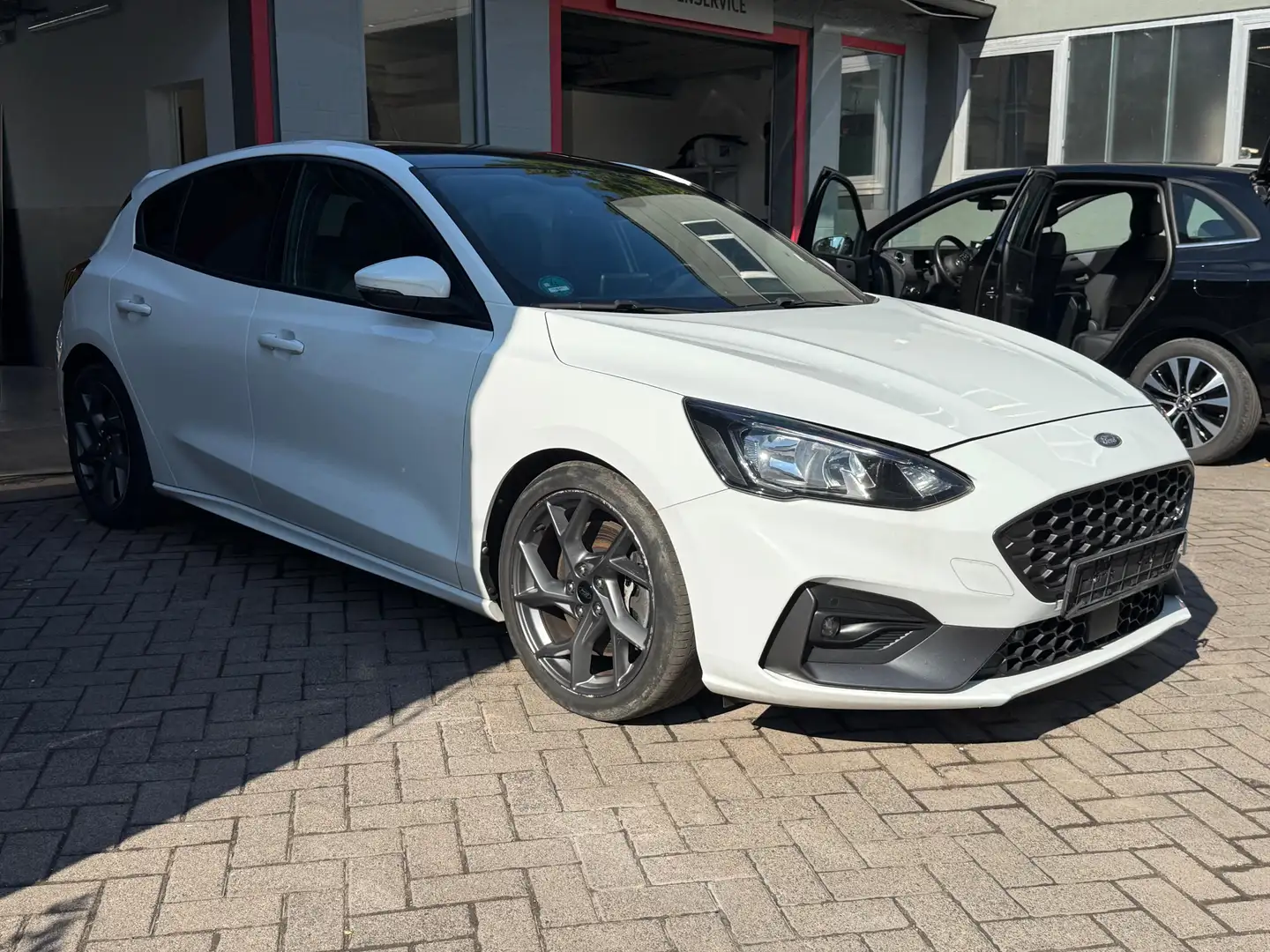 Ford Focus ST Lim. 2.0 EB LED+NAV+HuD+PANO+RECARO+KAM Weiß - 1