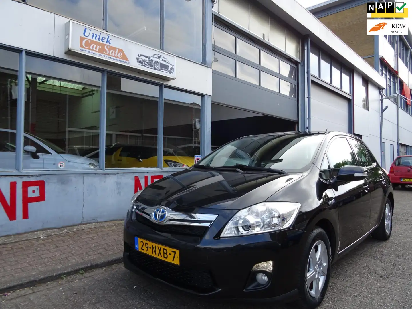 Toyota Auris 1.8 Full Hybrid Aspiration Zwart - 1