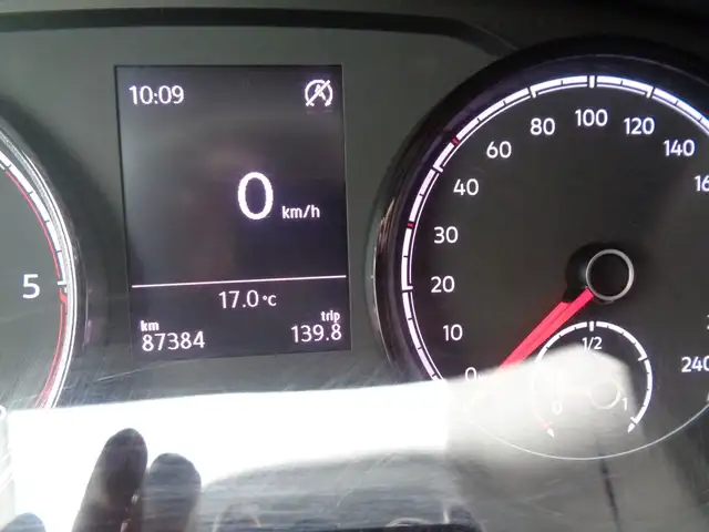 Volkswagen Transporter view 12
