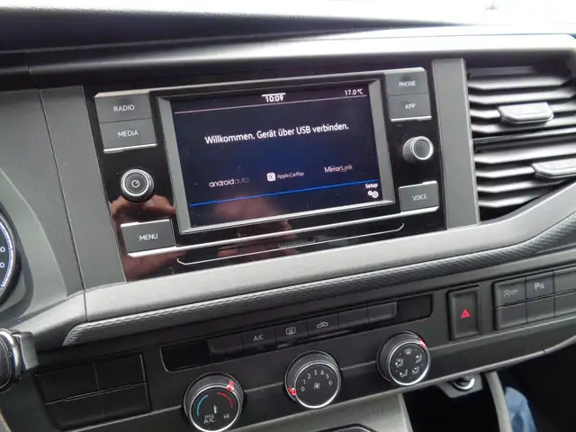 Volkswagen Transporter view 13