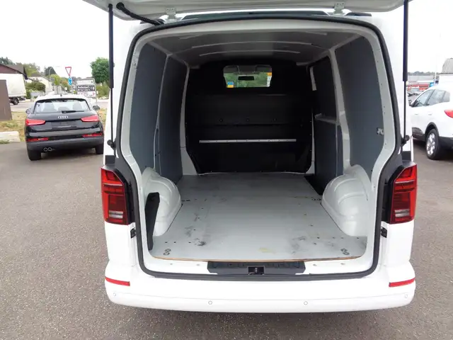 Volkswagen Transporter view 9