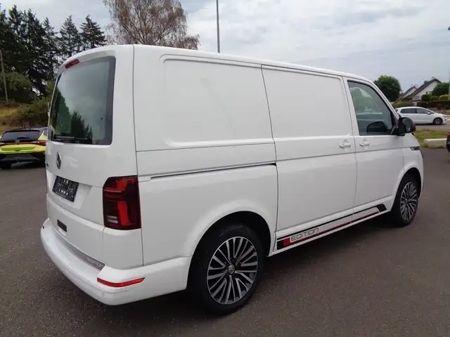 Volkswagen Transporter view 4