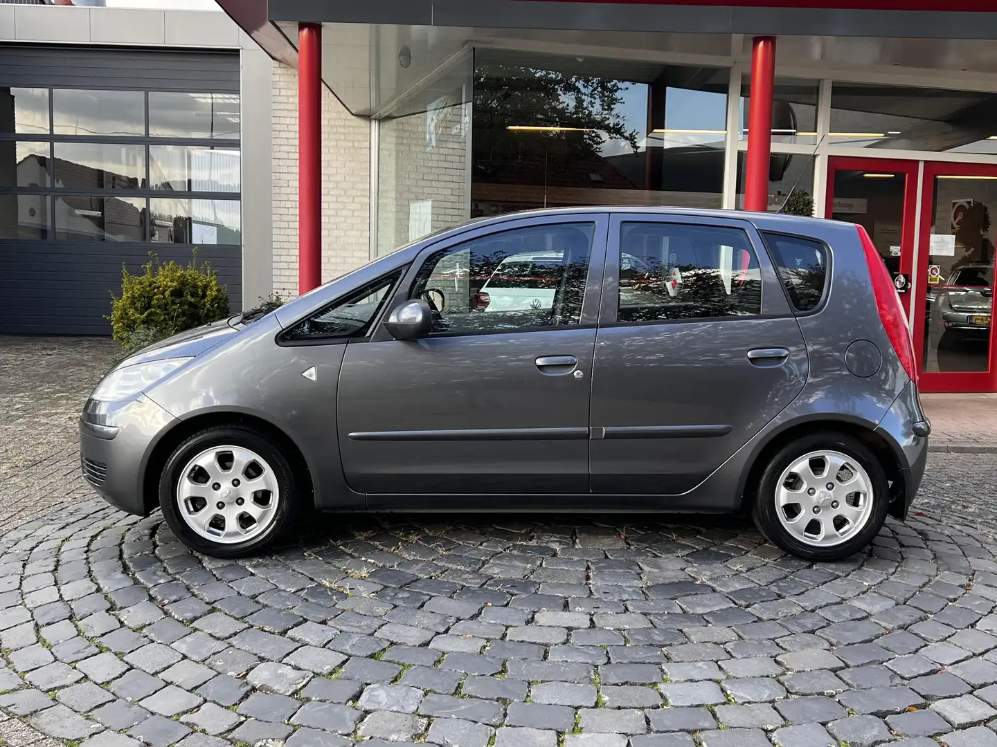 Mitsubishi Colt 1.3 Invite | 5Drs. | Airco | 15" LMV | Trekhaak | Grijs - 2