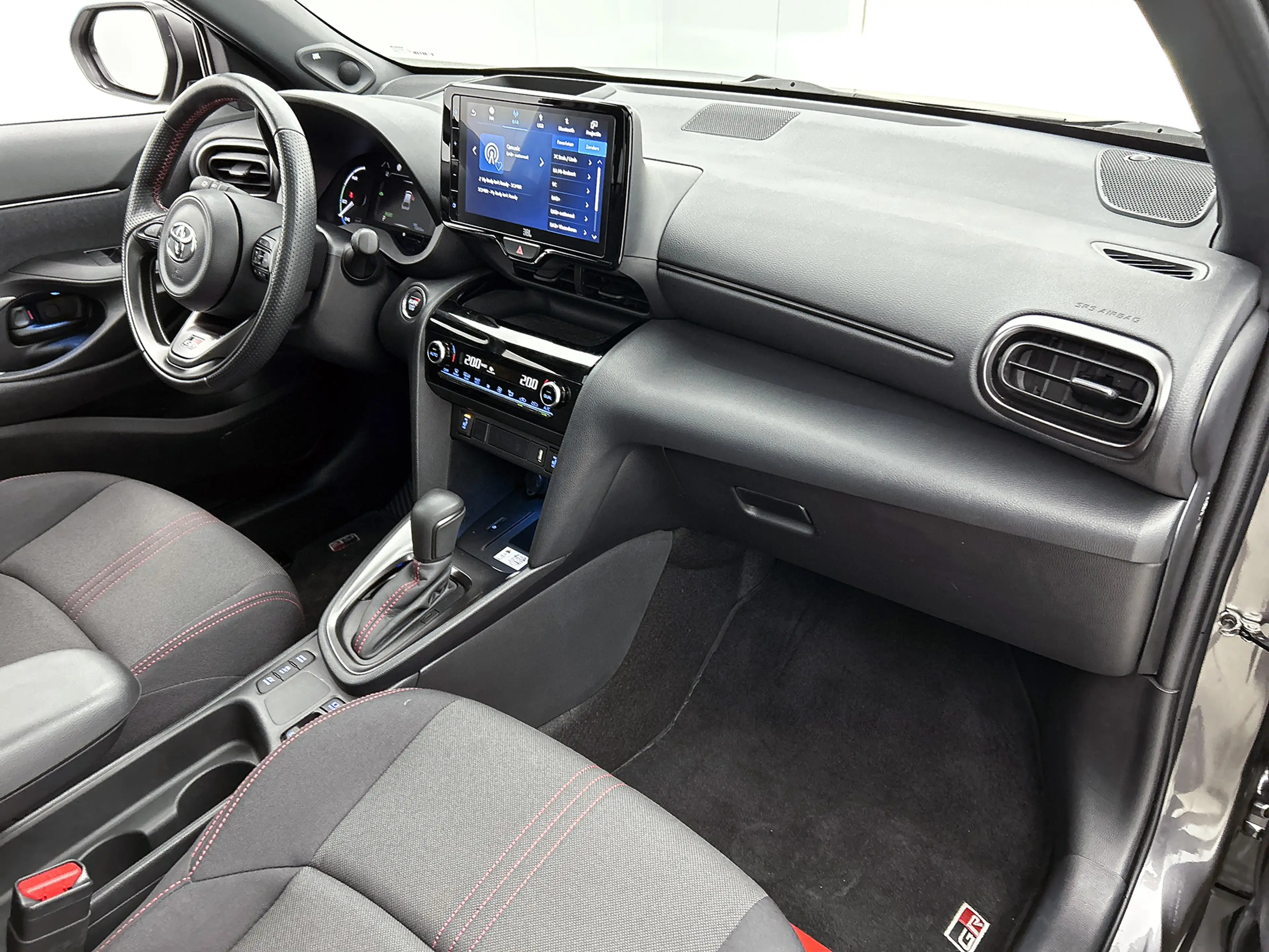Toyota Yaris Cross 1.5 Hybrid GR Sport | Head-up display | JBL audio — photo 7