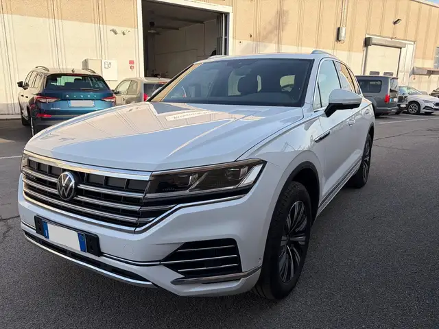 Volkswagen Touareg Touareg III 2018 3.0 V6 tsi eh Elegance tiptronic