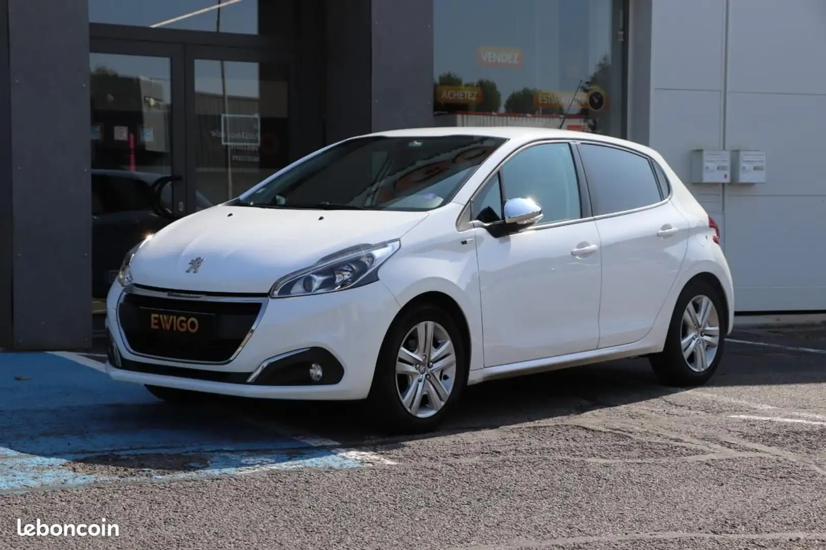 Peugeot 208 1.2 80 STYLE Courroie changée Weiß - 1