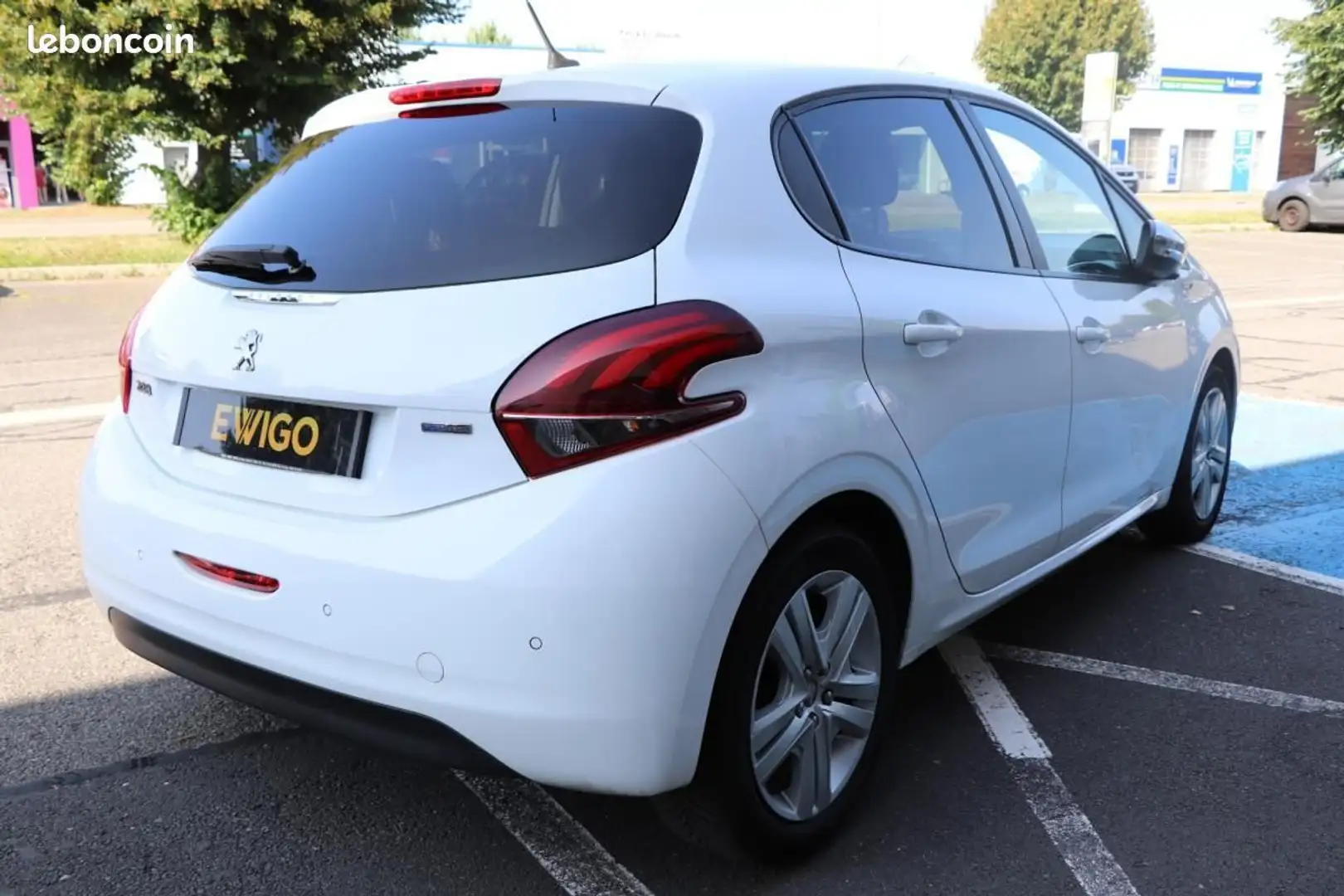 Peugeot 208 1.2 80 STYLE Courroie changée Blanc - 2