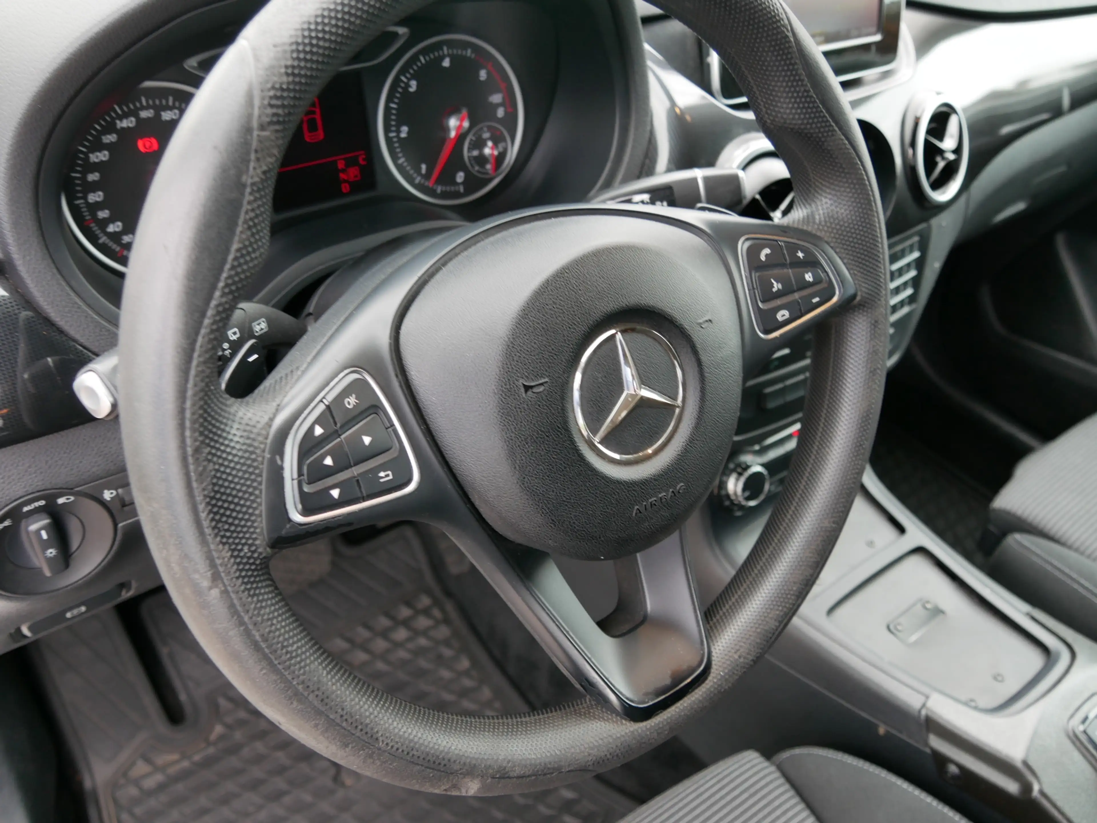 Mercedes-Benz B 220 d AUT. AC | EX POLICE MARGE CAR — photo 15