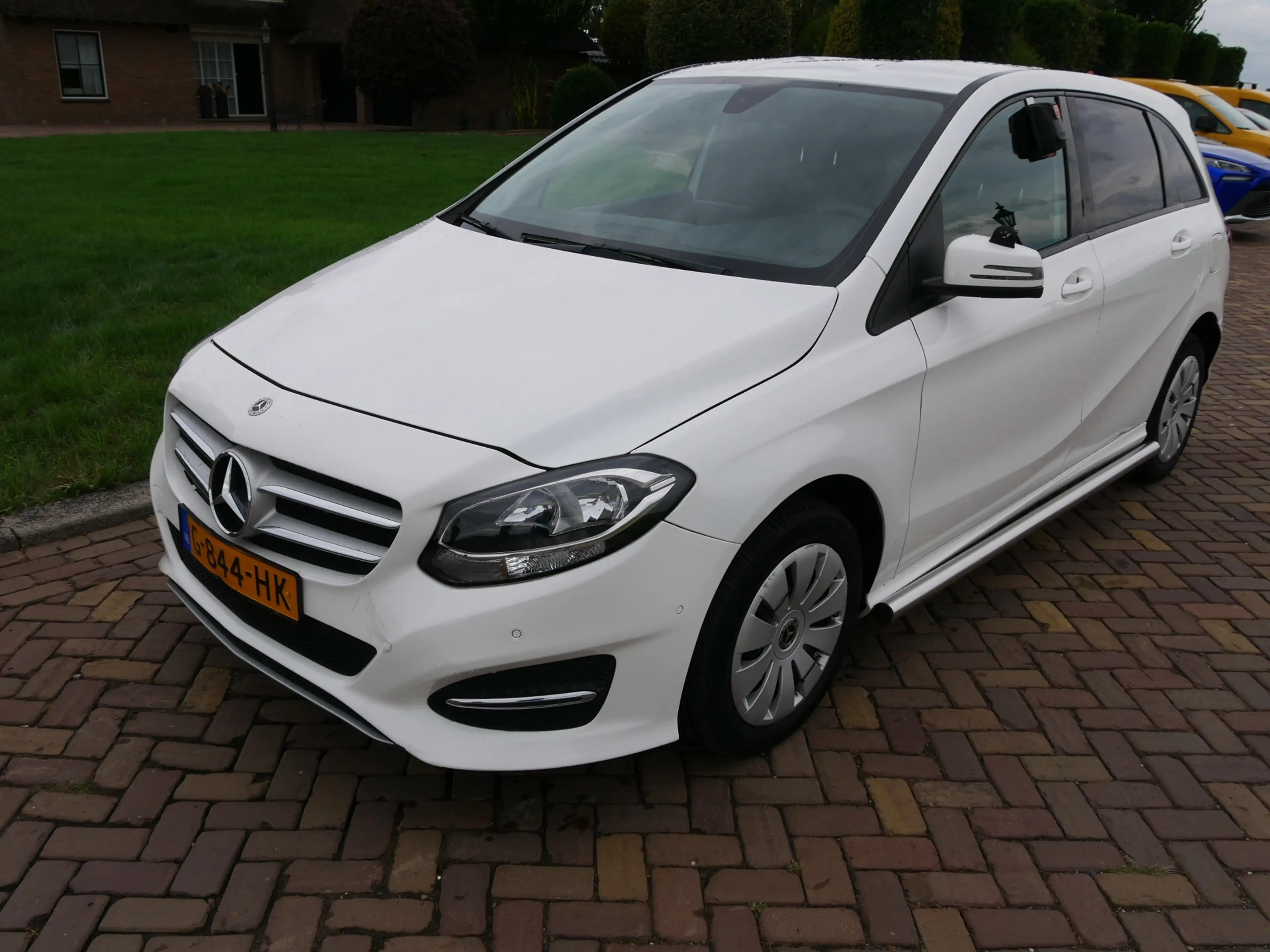 Mercedes-Benz B 220 d AUT. AC | EX POLICE MARGE CAR — photo 4
