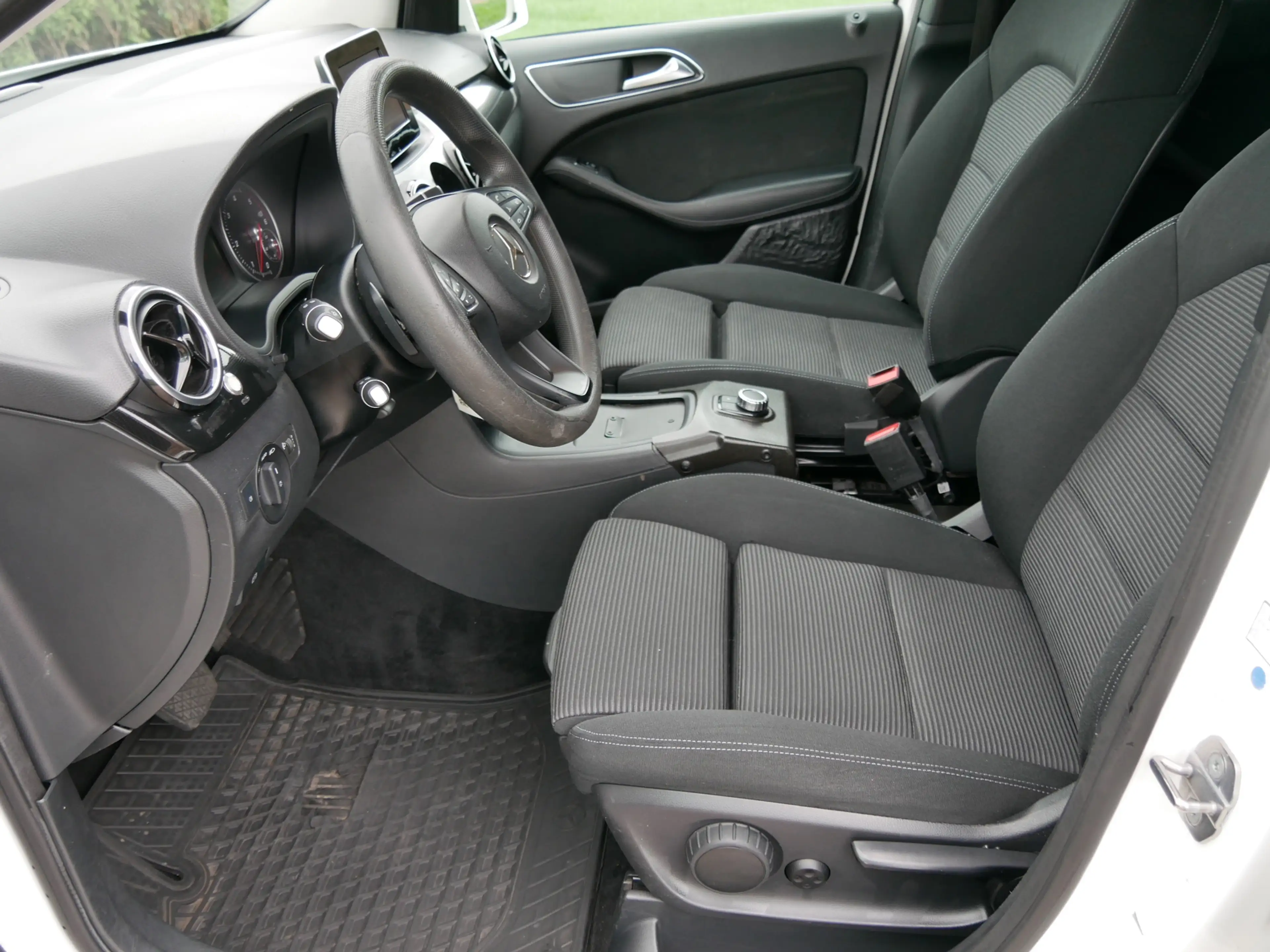 Mercedes-Benz B 220 d AUT. AC | EX POLICE MARGE CAR — photo 13