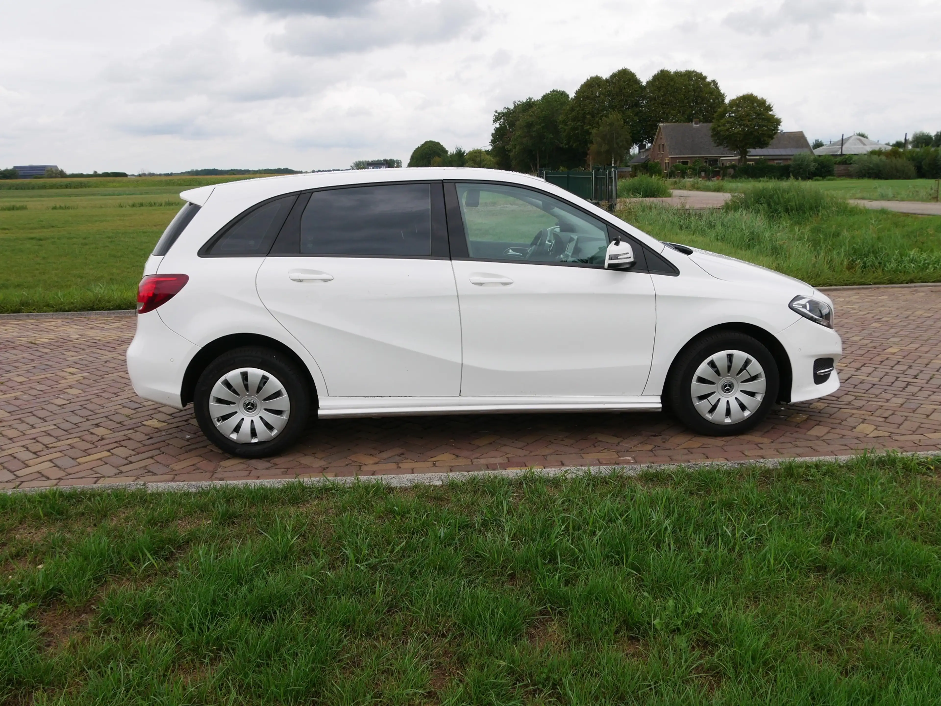 Mercedes-Benz B 220 d AUT. AC | EX POLICE MARGE CAR — photo 6